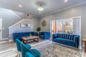 公寓 (243 Regal Palms) | 起居區