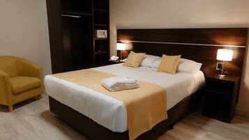 1 室のベッドルーム、セーフティボックス (室内)、デスク、WiFi (無料)