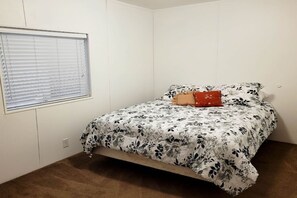 3 bedrooms - The Red Fox! Rustic 3 bedroom, 2 bath retreat (Tetonia)