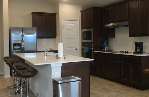 CasaAzul Lake house Hot Tub 7 beds Lago Vista, TX