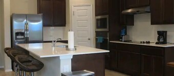CasaAzul Lake house Hot Tub 7 beds Lago Vista, TX