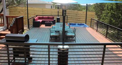 CasaAzul Lake house Hot Tub 7 beds Lago Vista, TX