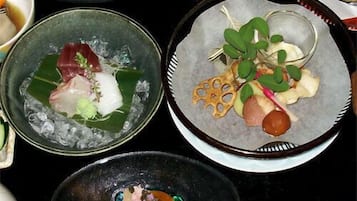 Comida y bebida