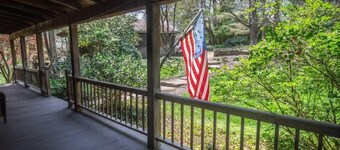 Historic 1830s Lodge/Cabin Overlooking Missouri River