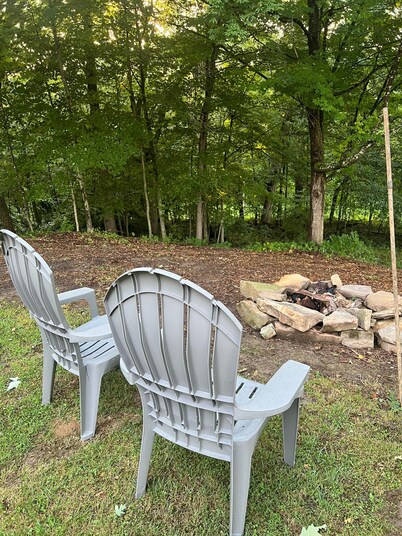 Rustic Cabin minutes from New River Gorge National Park and downtown Oak Hill.