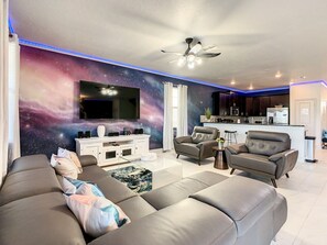 TV connectée, jeux vidéo, baby-foot