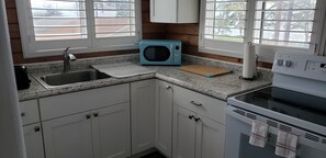 Horno y utensilios de cocina 