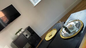 Unclassified image, 5 of 6, button - Hull Rooms and Apartment (Hull)