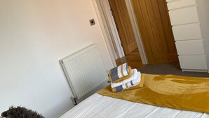 Unclassified image, 3 of 6, button - Hull Rooms and Apartment (Hull)