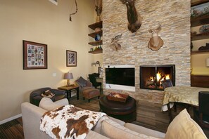 TV, fireplace, DVD player, books - Downtown Location walk to Main Street and Gondola from this updated Condo (Breckenridge)