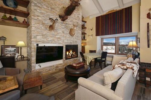 Downtown Location walk to Main Street and Gondola from this updated Condo