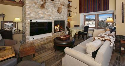 Downtown Location walk to Main Street and Gondola from this updated Condo