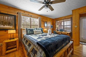 2 sovrum, skrivbord, strykjärn/strykbräda och gratis wi-fi