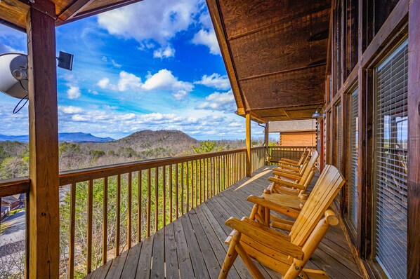 Terrace/patio - Mountain Cabin-Great view-Hot Tub-Resort Pool-Close to Dollywood-Prime Location (Sevierville)