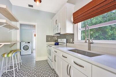 Private, charming home in downtown Stuart