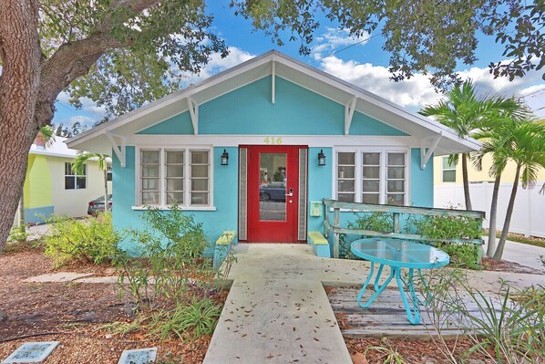 Exterior - Private, charming home in downtown Stuart (Stuart)