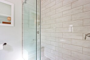 Combined shower/bathtub, hair dryer, towels, toilet paper