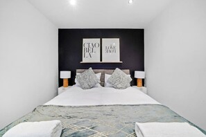 3 bedrooms, desk, iron/ironing board, travel crib