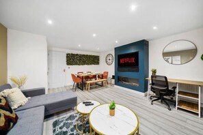 TV, fireplace