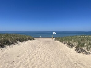 Beach nearby, sun-loungers, beach towels