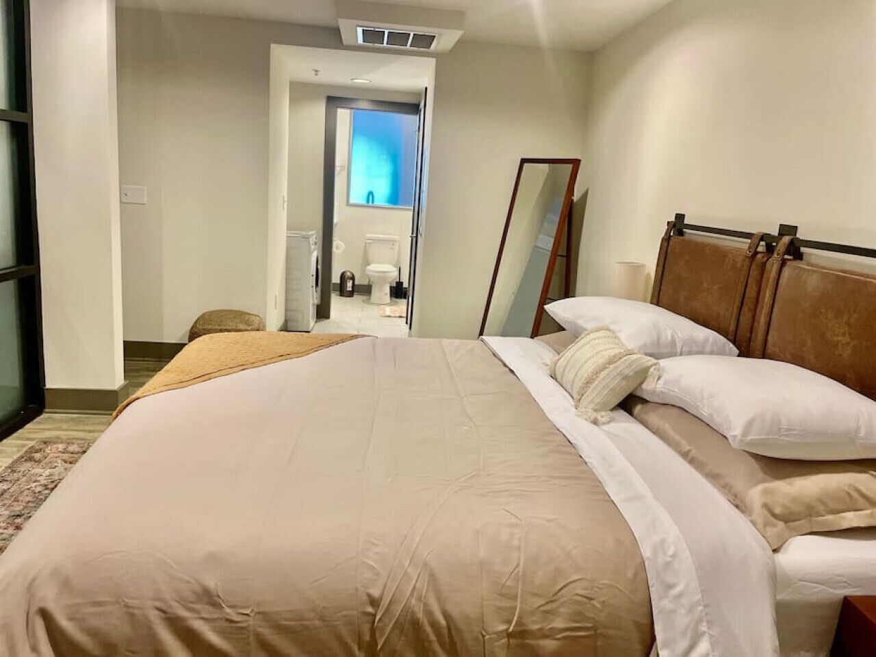 Escrivaninha, ferros/tábuas de passar roupa, Wi-Fi