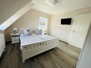 3 bedrooms, iron/ironing board, WiFi - Kavelweg 41a "Haus Greta" - comfortable and high-quality furnished apartments (Zingst)