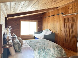 5 chambres, fer et planche à repasser, lit de bébé portatif