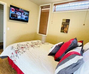 2 bedrooms, iron/ironing board, travel cot, WiFi - Lake Chelan Luxury Condo - Heated Pool, Hot Tub, BBQ - STR-0448 (Chelan)