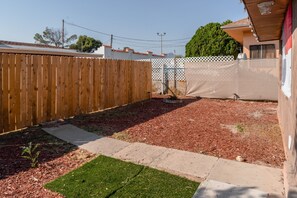Property grounds - Entire House Near Texas Tech Medical Center-2min (Marrakech)