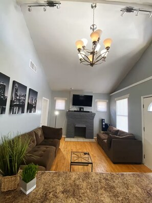 Living area - Entire House Near Texas Tech Medical Center-2min (Marrakech)