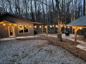 Exterior - Brand new cabin in the woods with hot tub 1/2 mile from Starview Winery (Cobden)