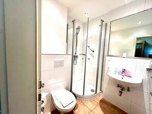 Shower, hair dryer - Vacation apartment Mare Nostrum 6 - close to the beach, close to the city, close to relaxation, in short - (Sylt)