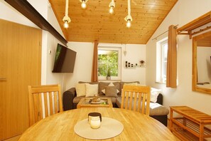 TV, stereo - Chalet Ostsee No. 72 - chic vacation bungalow close to the beach with terrace - (Göhren)