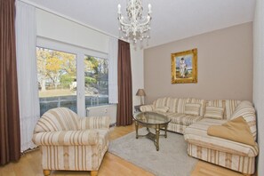 Unclassified image, 3 of 22, button