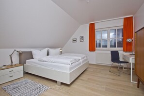 3 bedrooms, iron/ironing board, WiFi - Vacation apartment close to the beach with a beautiful garden - Ferienhaus Gisela - Holiday home (Putbus)