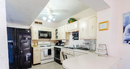 Entire House Near Paisano • UMC/SIERRA PROVIDENCE•