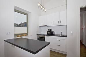 Refrigerador, horno, parrilla de estufa y lavavajillas 