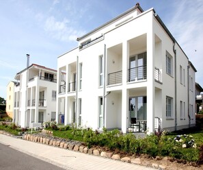 Exterior - Balcony, own sauna, free use of the AHOI adventure pool - Villa Antje FeWo 10 (Göhren)