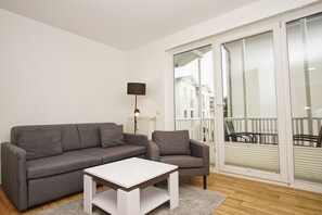 TV, stereo - Centrally located vacation apartment with balcony - Villa Karola FeWo 13 - Villa Karola (Göhren)