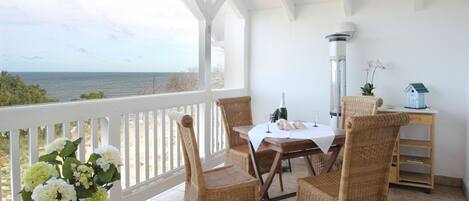 تناول الطعام بالخارج