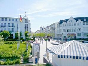 Unclassified image, 3 of 21, button - Directly on the beach promenade, balcony with sea view - Aparthotel Ostsee FeWo 10 (Binz)