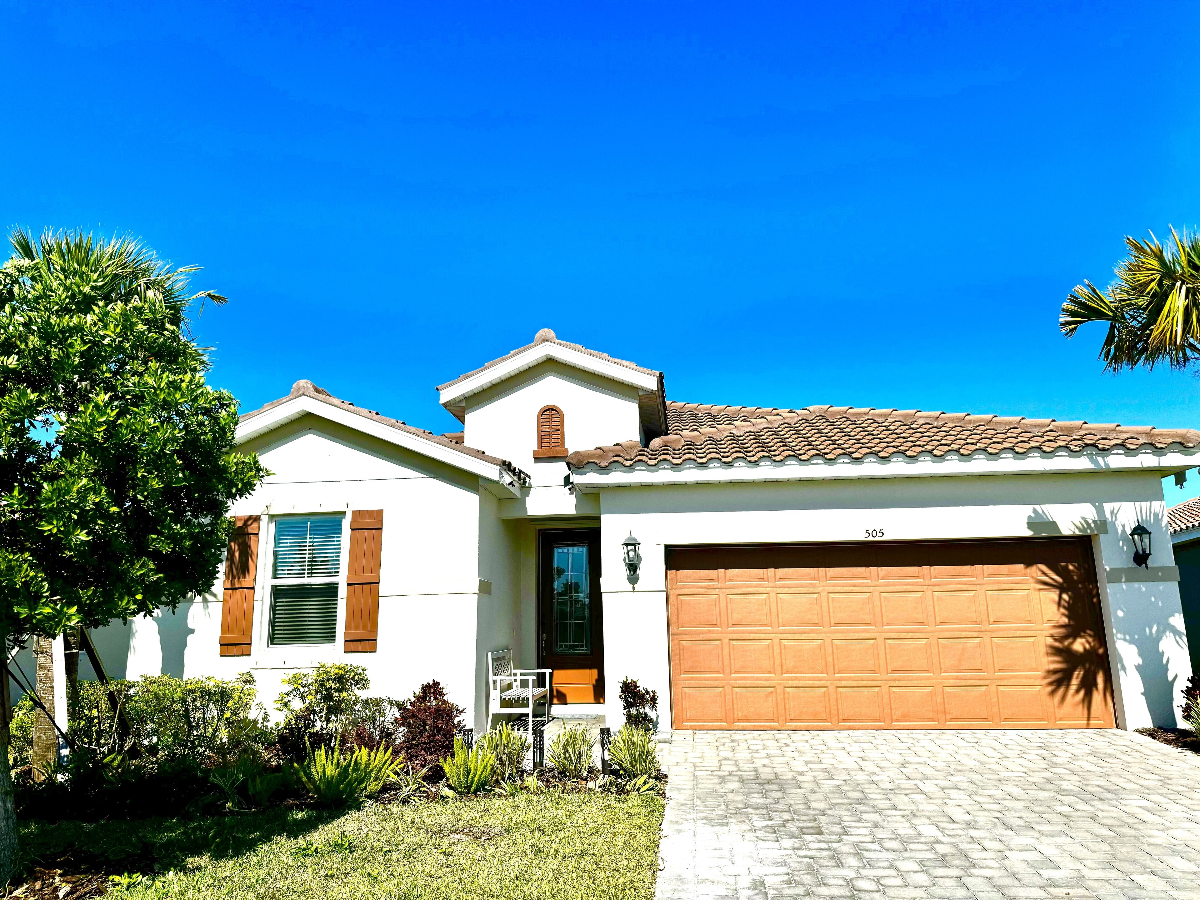 A fully furnished sun filled new home built in 2022 perfect beach retreat.
