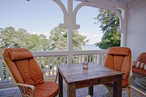 Unclassified image, 5 of 31, button