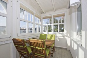 Unclassified image, 5 of 20, button - Quiet location, vacation apartment in seaside style with veranda - Villa Möwe FeWo 06 - Villa (Göhren)