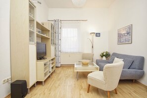 Fernseher, DVD-Player, Stereoanlage