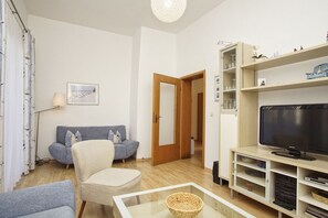 Fernseher, DVD-Player, Stereoanlage