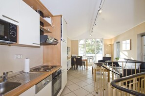 Refrigerador, microondas, horno, placa de cocina