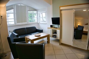 Fernseher, DVD-Player, Stereoanlage