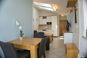 Unclassified image, 4 of 20, button