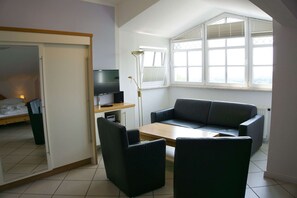 TV, DVD-spiller og stereoanlegg